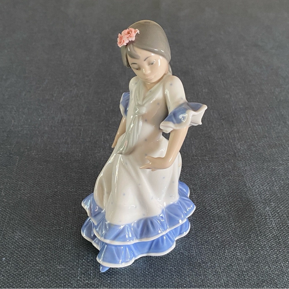 LLADRO Juanita Flamenco Dancer Porcelain Figurine SPAIN (missing one flower)